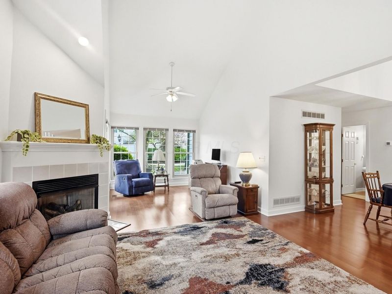 5547 Villas Drive, Unit 4D, Dublin, OH 43017 Photo 4