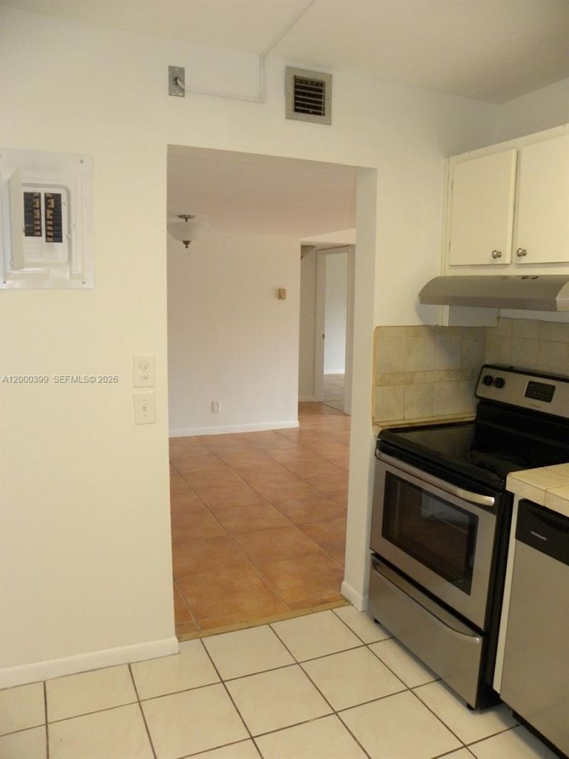 8050 W Mcnab Rd, Unit 206, Tamarac, FL 33321 Photo