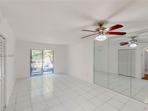 160 SW 30th Ave, Unit 204A, Miami, FL 33135