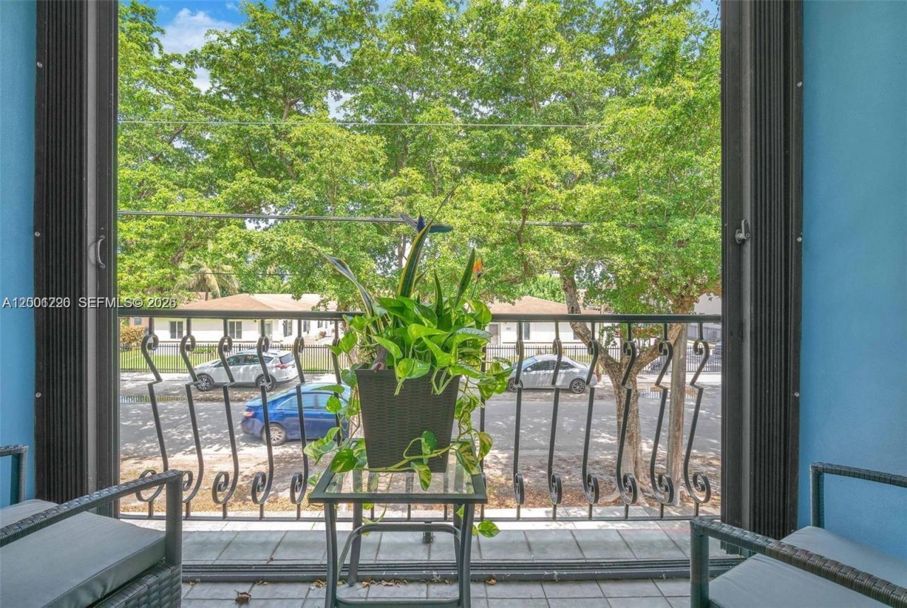 160 SW 30th Ave, Unit 204A, Miami, FL 33135 Photo