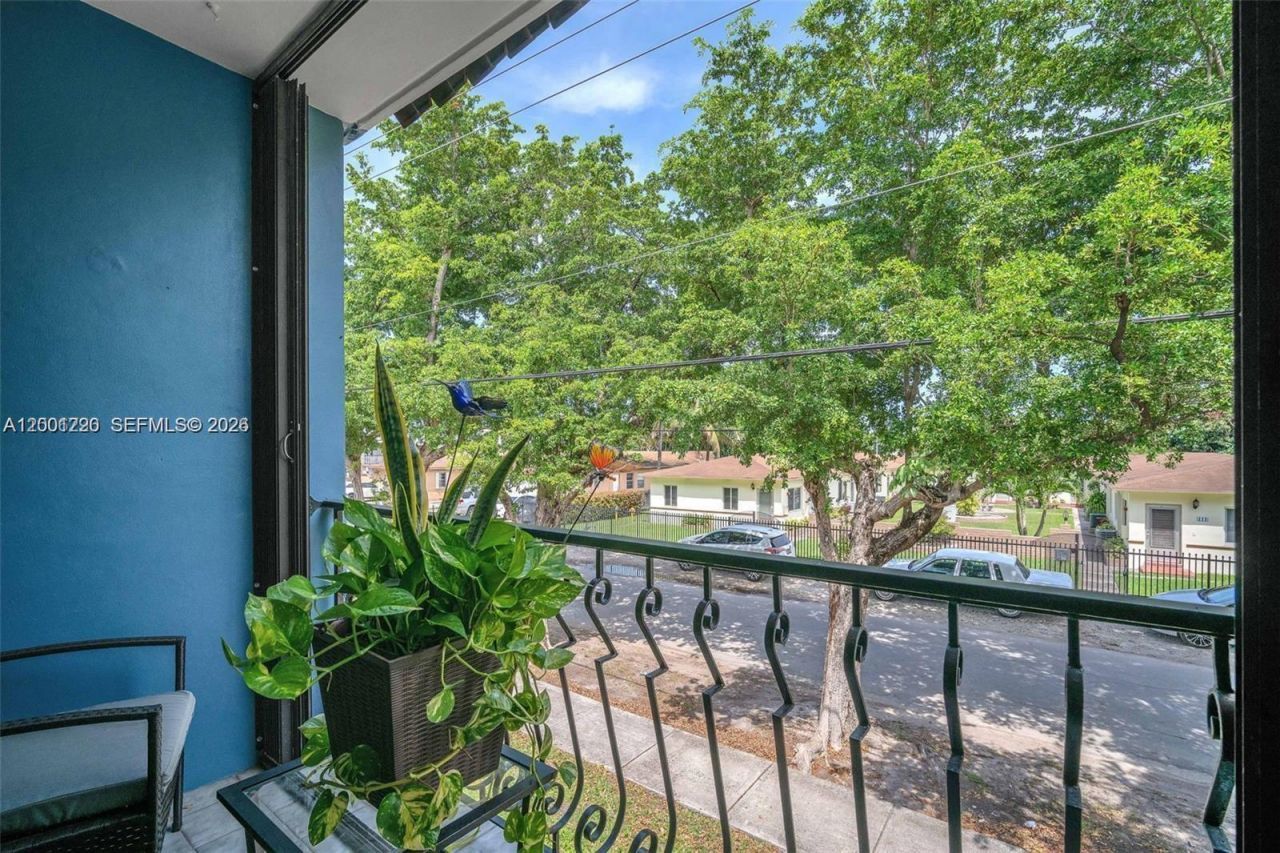 160 SW 30th Ave, Unit 204A, Miami, FL 33135 Photo