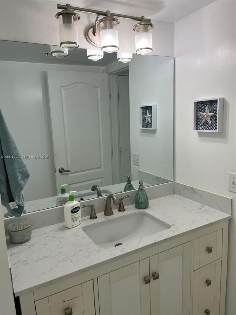 280 SW 20th Rd, Unit 504, Miami, FL 33129 Photo