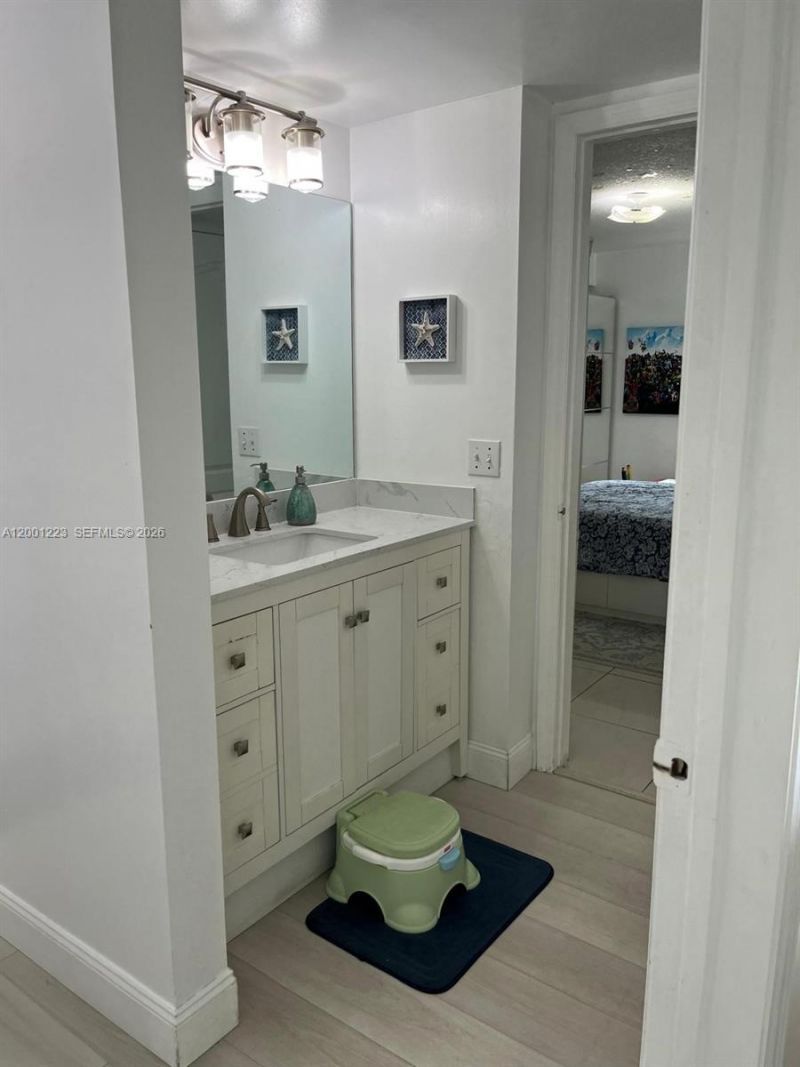 280 SW 20th Rd, Unit 504, Miami, FL 33129 Photo