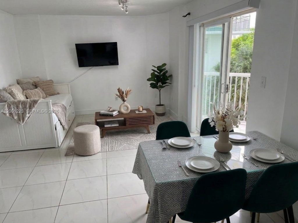 280 SW 20th Rd, Unit 504, Miami, FL 33129 Photo