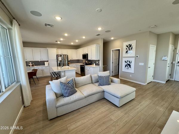 1281 W BLUEJAY Drive, Chandler, AZ 85286