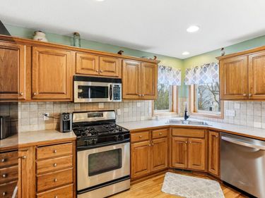 9918 Kiwi Avenue N, Brooklyn Park, MN 55443