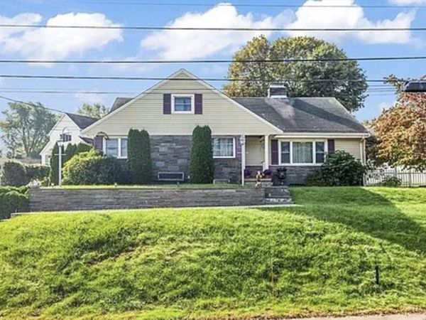 3 Greenview Rd, Unit 3, Stoneham, MA 02180