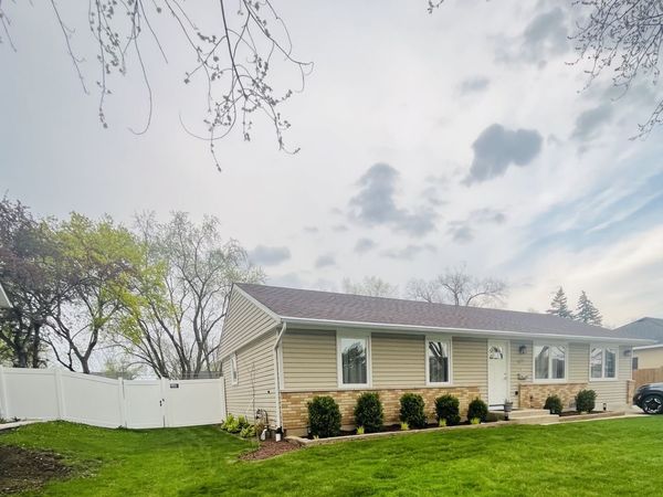 621 Hayward Avenue, Streamwood, IL 60107