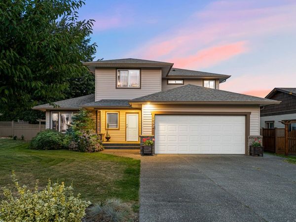 1952 Marten Ave, Comox, BC V9M 2K2