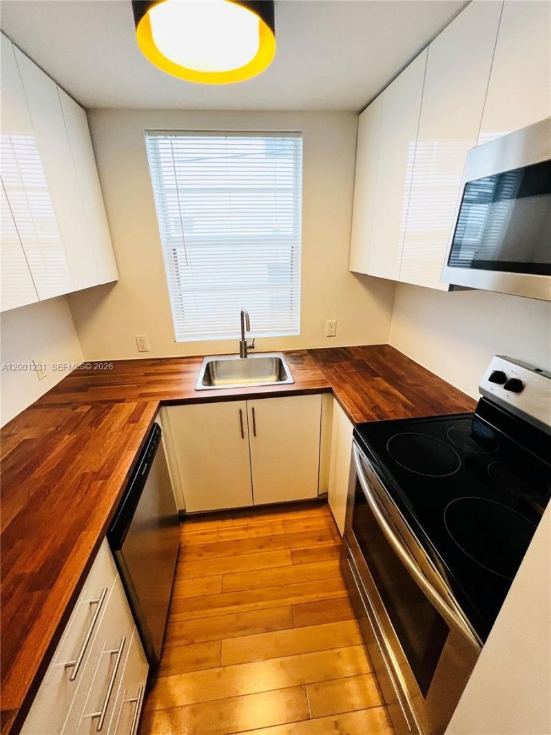 960 Bay Dr , Unit 911, Miami Beach, FL 33141 Photo