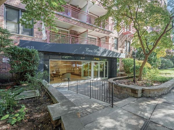 43-25 Douglaston Parkway , Unit 1H, Little Neck, NY 11363