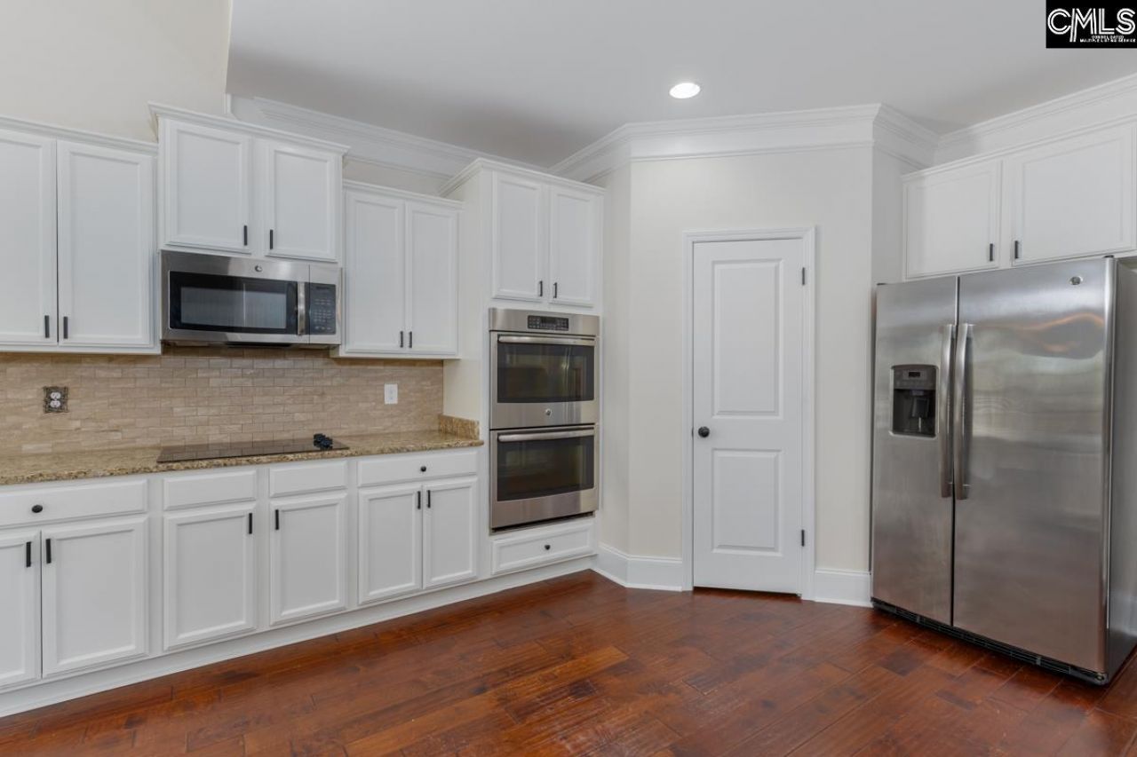 296 Glenn Village Circle Photo 17