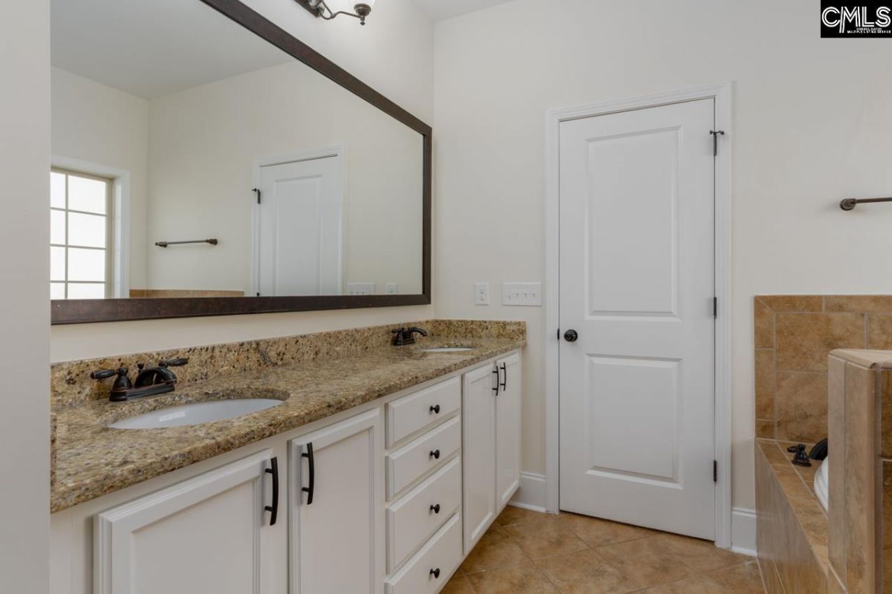 296 Glenn Village Circle Photo 23