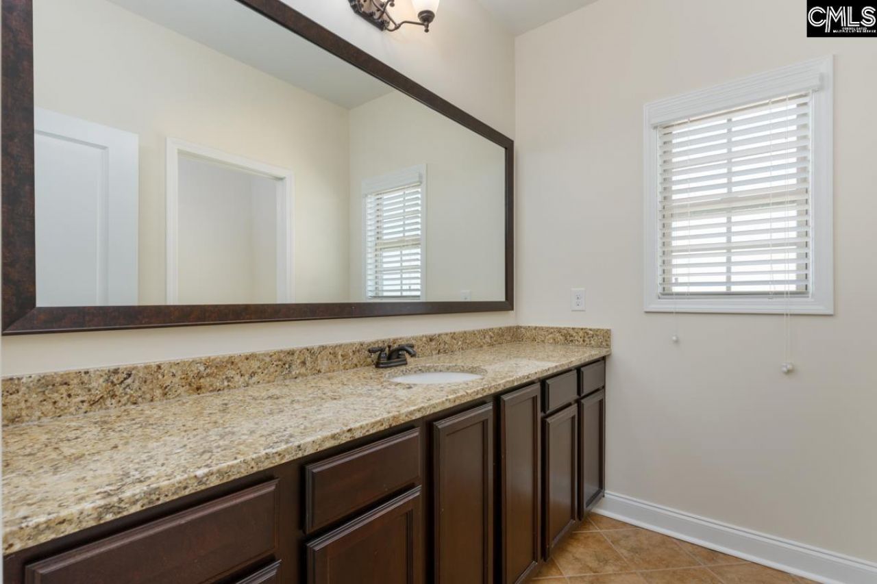 296 Glenn Village Circle Photo 34