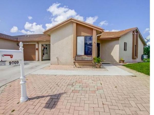 9709 Sunny Isle Circle, Boca Raton, FL 33428