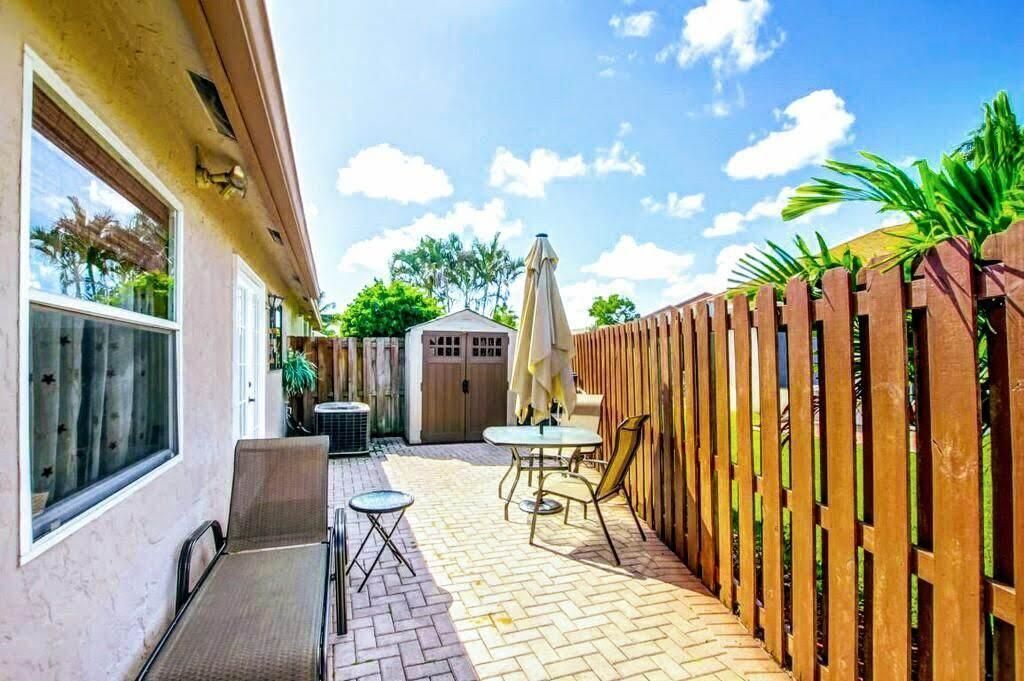 9709 Sunny Isle Circle, Boca Raton, FL 33428 Photo