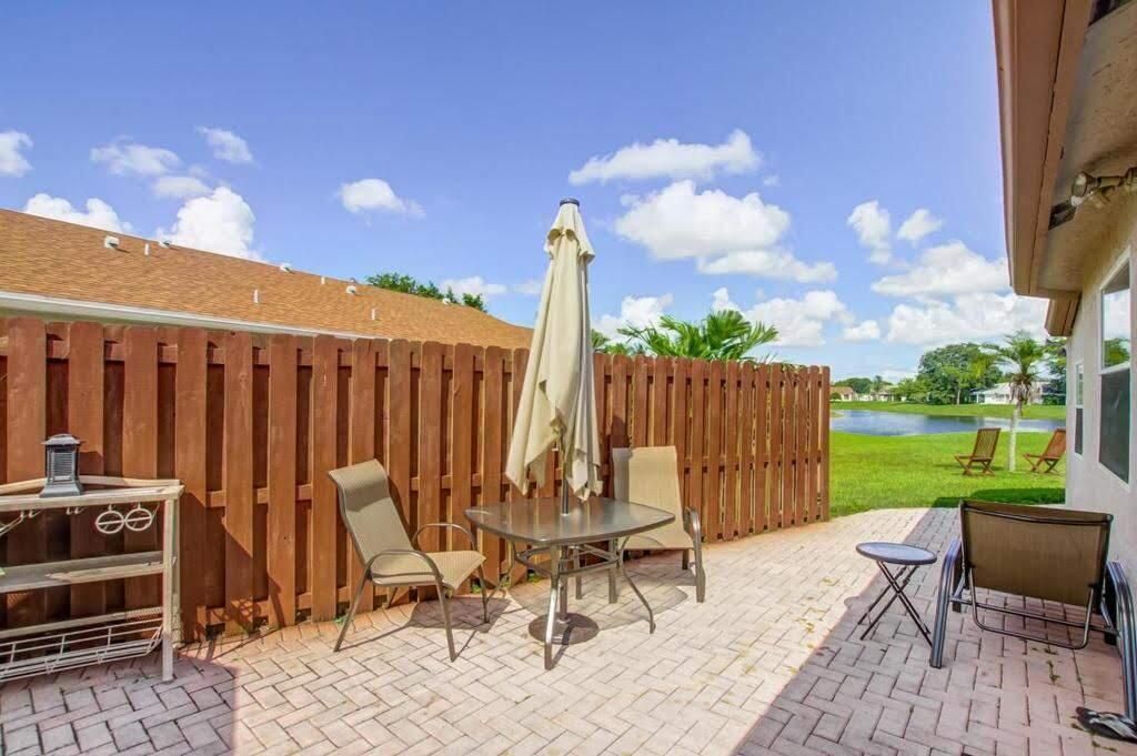 9709 Sunny Isle Circle, Boca Raton, FL 33428 Photo