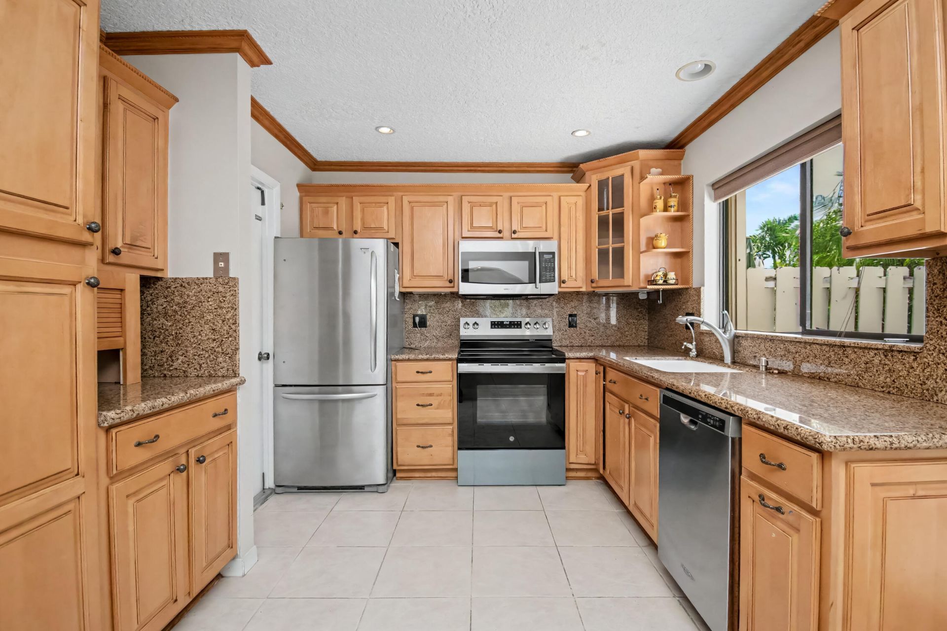 9709 Sunny Isle Circle, Boca Raton, FL 33428 Photo