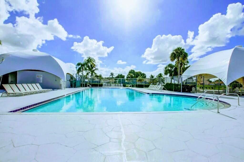 9709 Sunny Isle Circle, Boca Raton, FL 33428 Photo