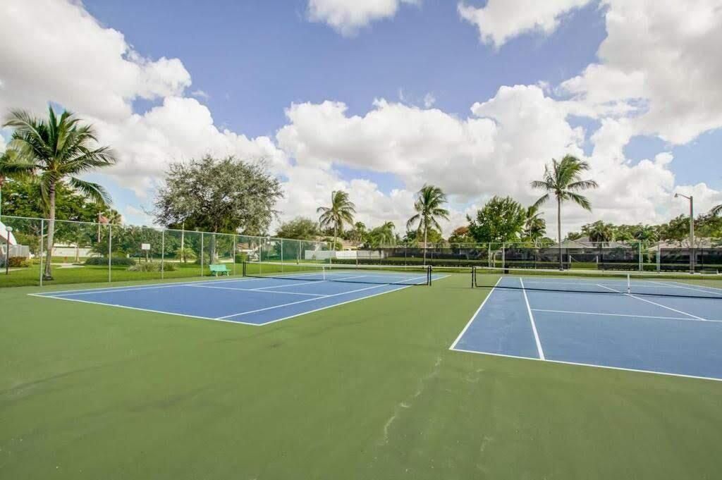 9709 Sunny Isle Circle, Boca Raton, FL 33428 Photo