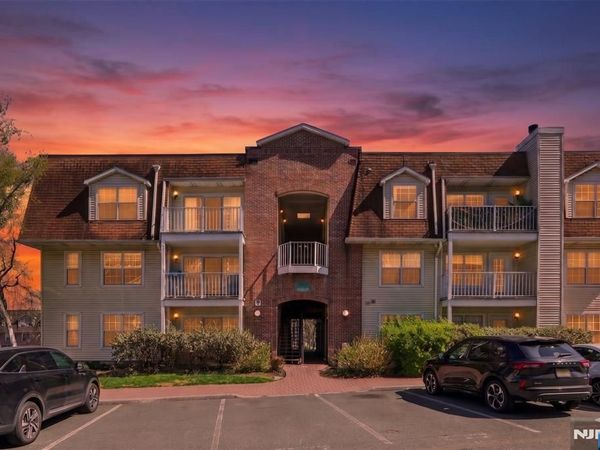 400 Crown Court 561, Unit 561, EDGEWATER, NJ 07020