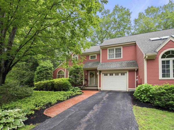 60 Peninsula Drive, Stratham, NH 03885