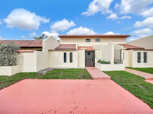 19252 NW 65th Ct, Hialeah, FL 33015