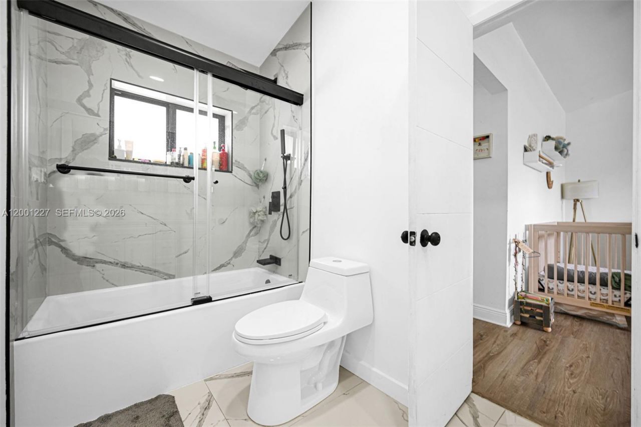 19252 NW 65th Ct, Hialeah, FL 33015 Photo
