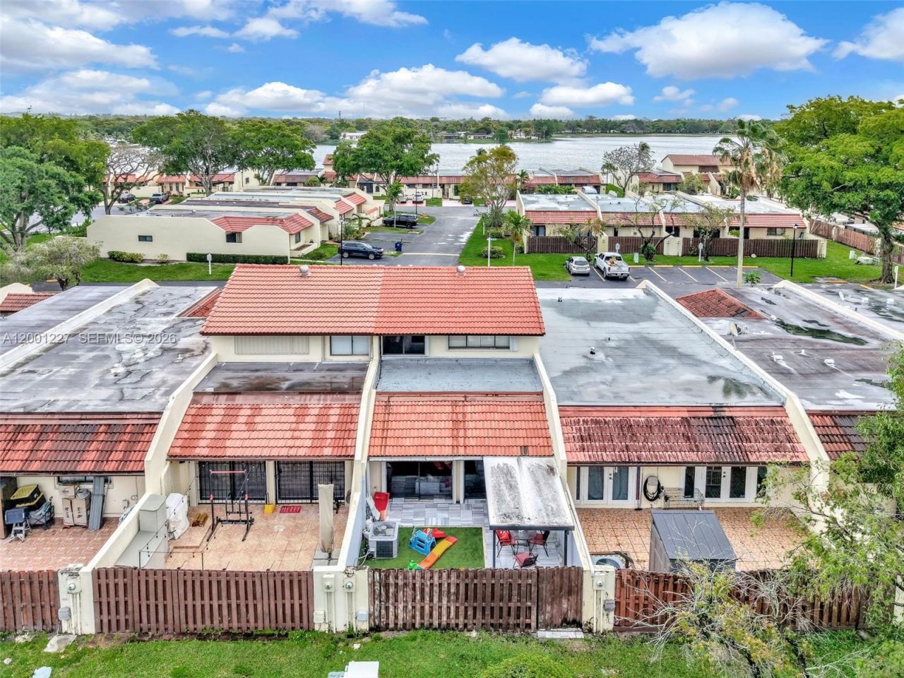 19252 NW 65th Ct, Hialeah, FL 33015 Photo