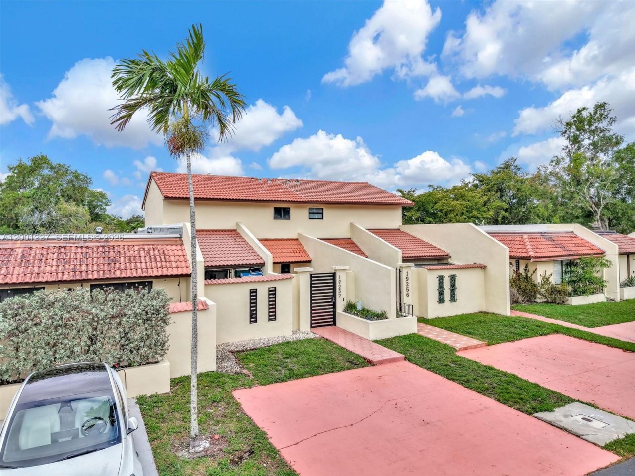 19252 NW 65th Ct, Hialeah, FL 33015 Photo