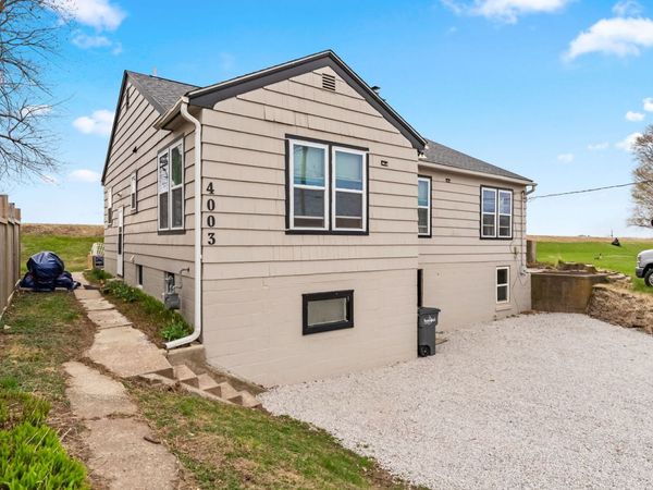 4003 Elm Street , Bettendorf, IA 52722