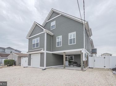 7 W THAMES ROAD, TUCKERTON, NJ 08087