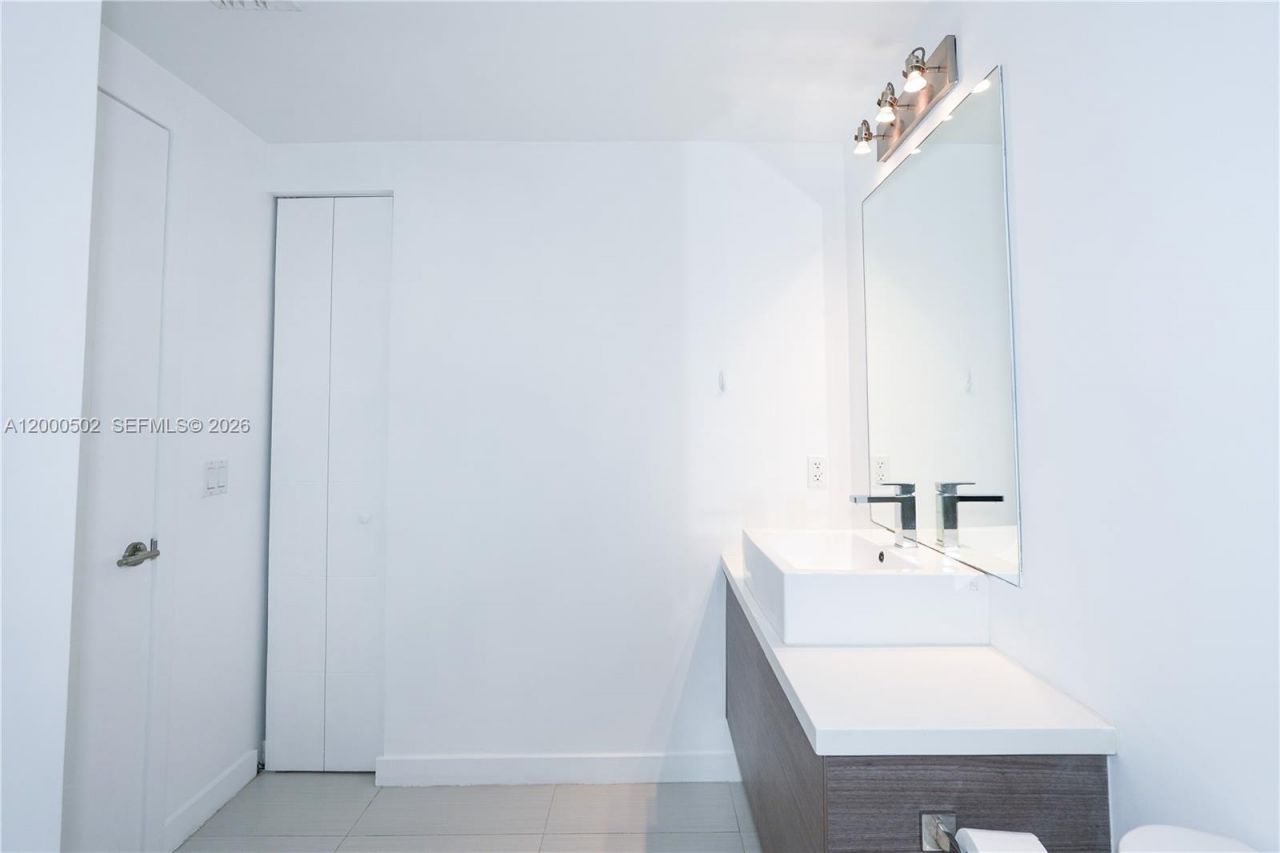 1010 SW 2nd Ave, Unit 606, Miami, FL 33130 Photo