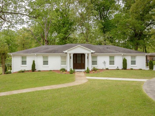 102 Colonial Drive, Florence, AL 35633