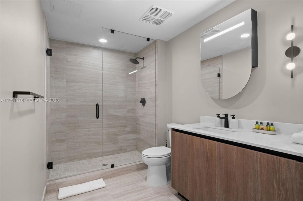 580 72nd St, Unit 1402, Miami Beach, FL 33141 Photo