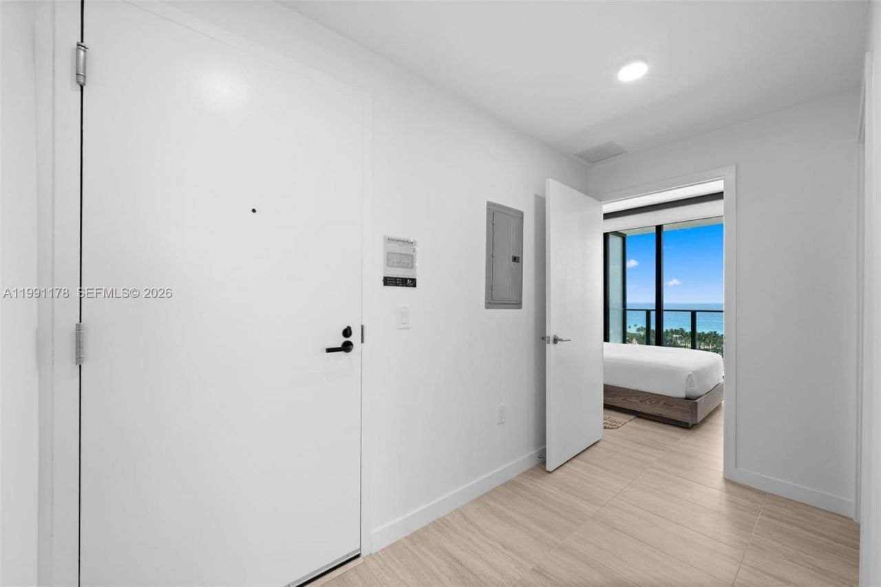 580 72nd St, Unit 1402, Miami Beach, FL 33141 Photo