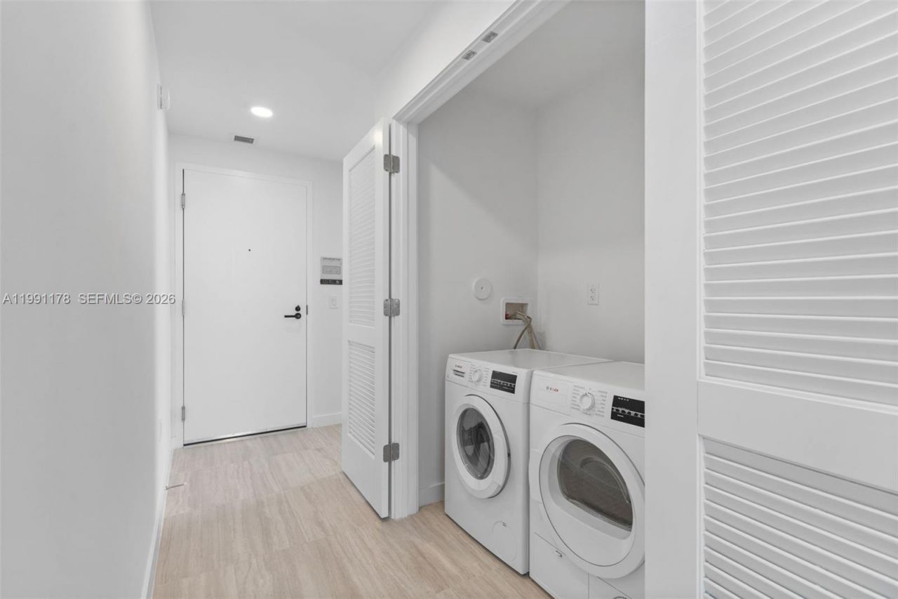 580 72nd St, Unit 1402, Miami Beach, FL 33141 Photo