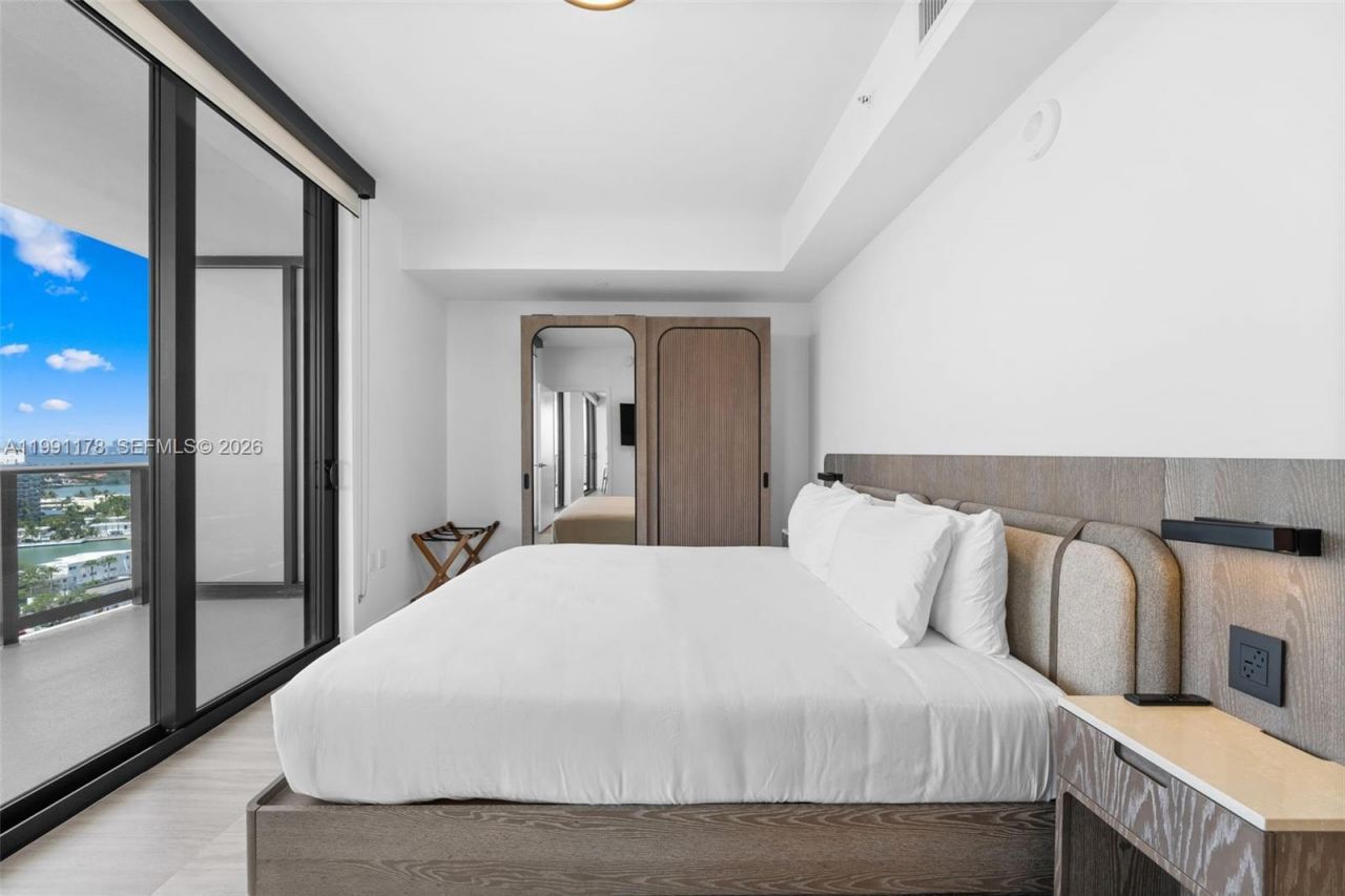 580 72nd St, Unit 1402, Miami Beach, FL 33141 Photo