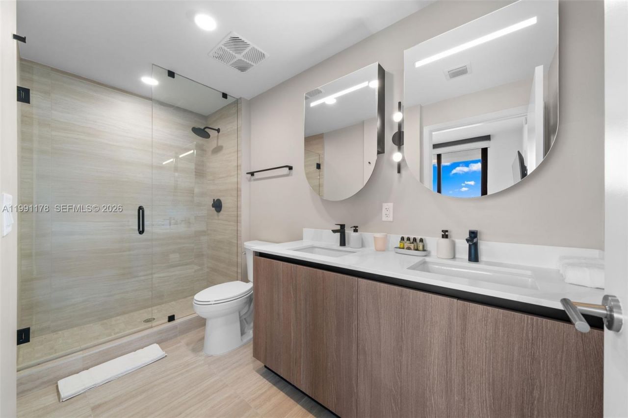 580 72nd St, Unit 1402, Miami Beach, FL 33141 Photo