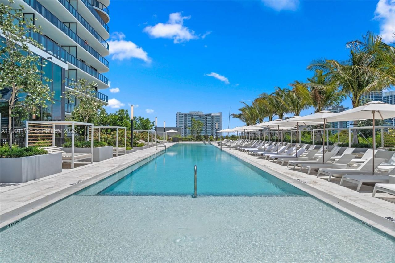580 72nd St, Unit 1402, Miami Beach, FL 33141 Photo