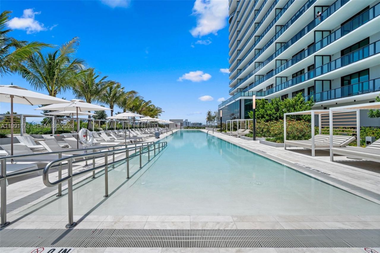 580 72nd St, Unit 1402, Miami Beach, FL 33141 Photo