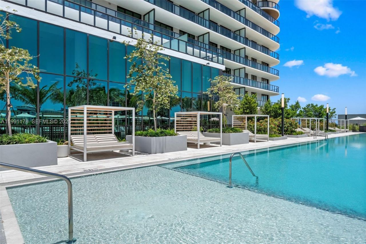 580 72nd St, Unit 1402, Miami Beach, FL 33141 Photo