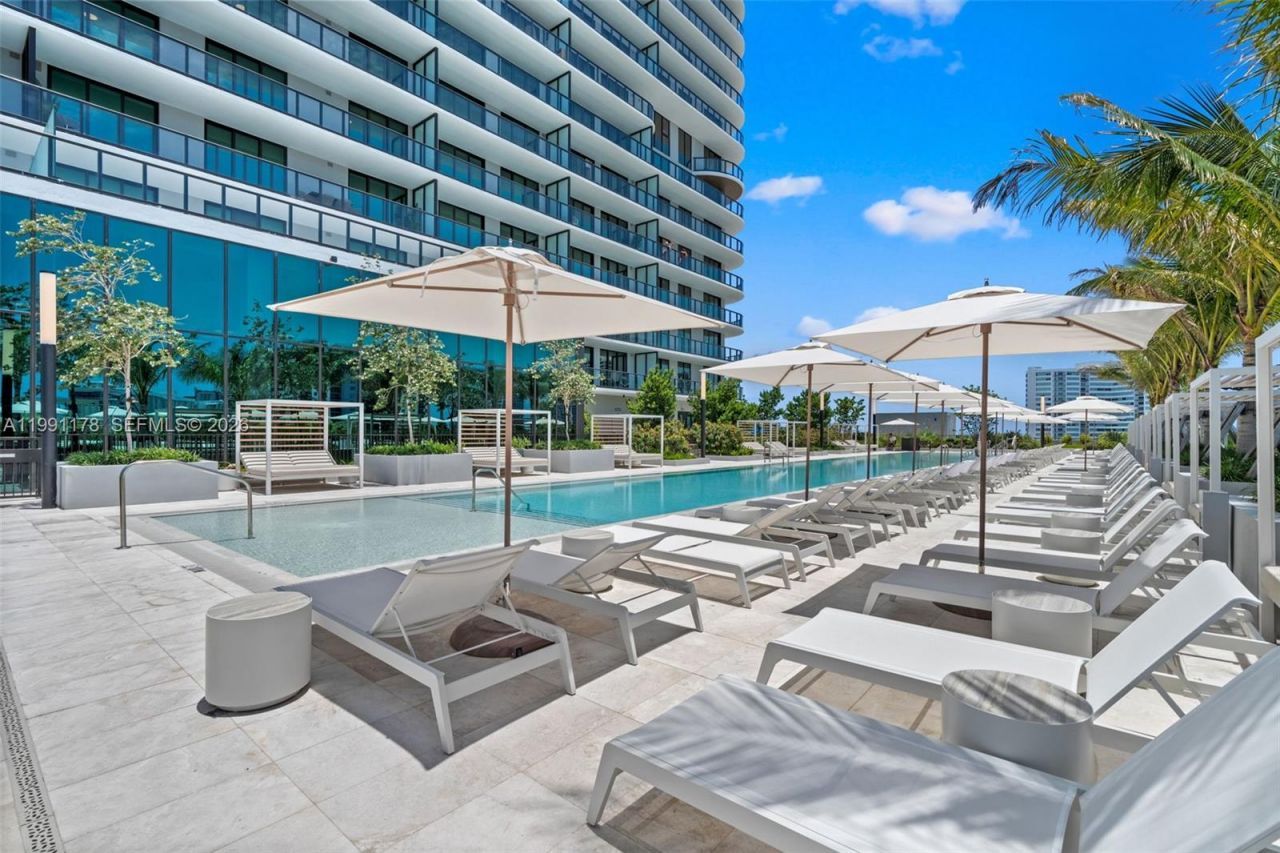 580 72nd St, Unit 1402, Miami Beach, FL 33141 Photo