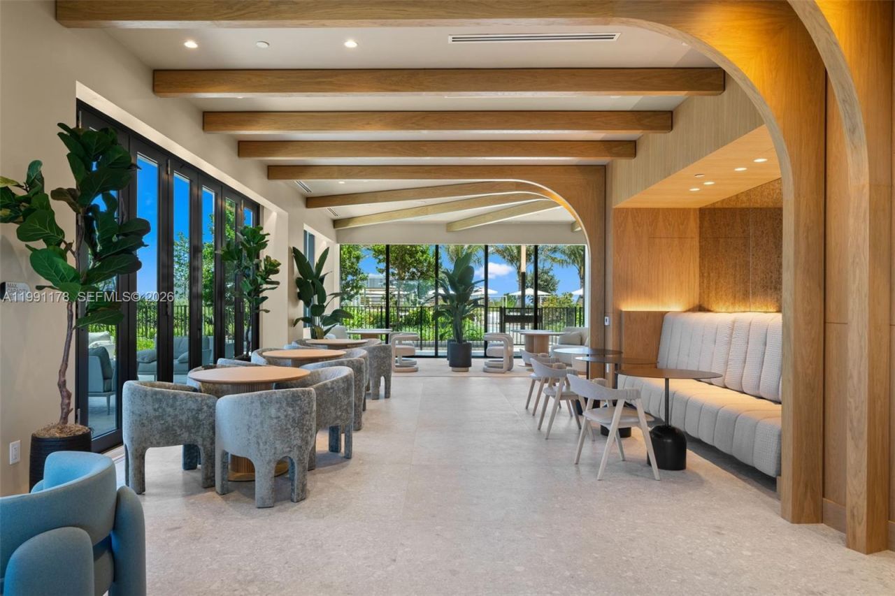 580 72nd St, Unit 1402, Miami Beach, FL 33141 Photo