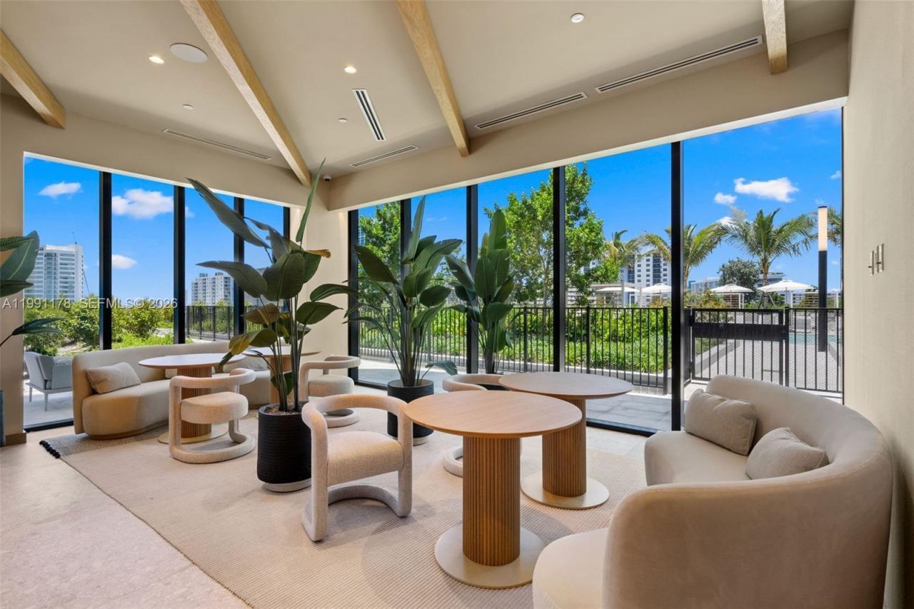 580 72nd St, Unit 1402, Miami Beach, FL 33141 Photo