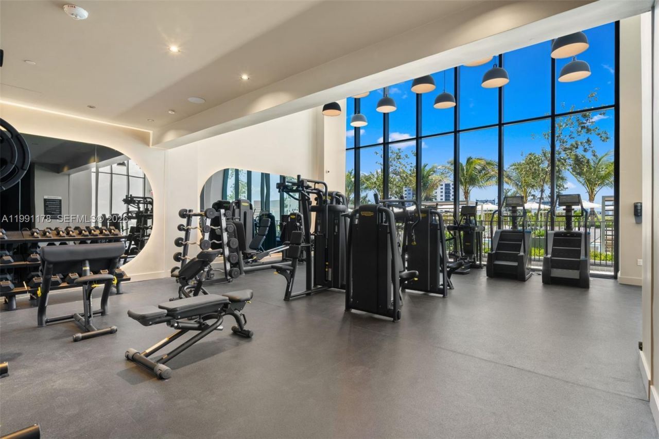 580 72nd St, Unit 1402, Miami Beach, FL 33141 Photo