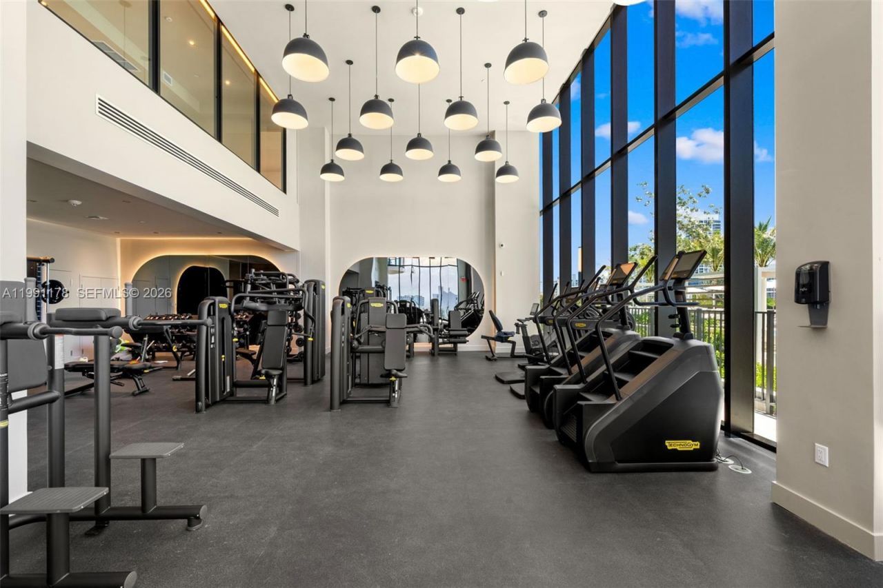 580 72nd St, Unit 1402, Miami Beach, FL 33141 Photo