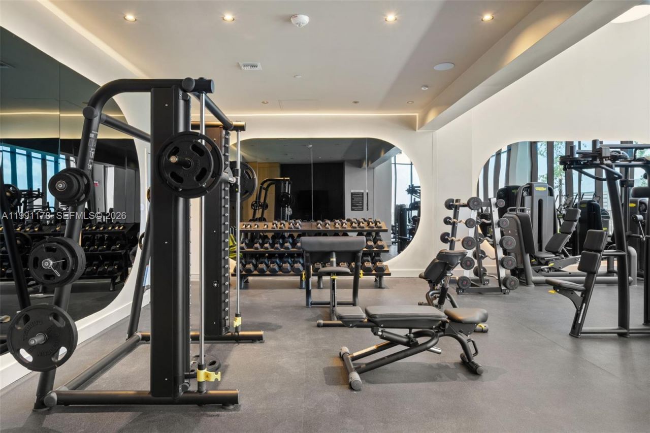 580 72nd St, Unit 1402, Miami Beach, FL 33141 Photo