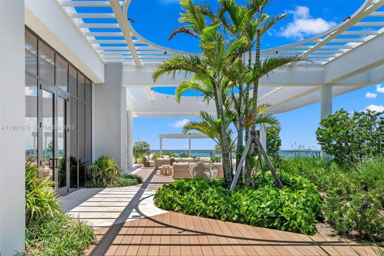 580 72nd St, Unit 1402, Miami Beach, FL 33141 Photo