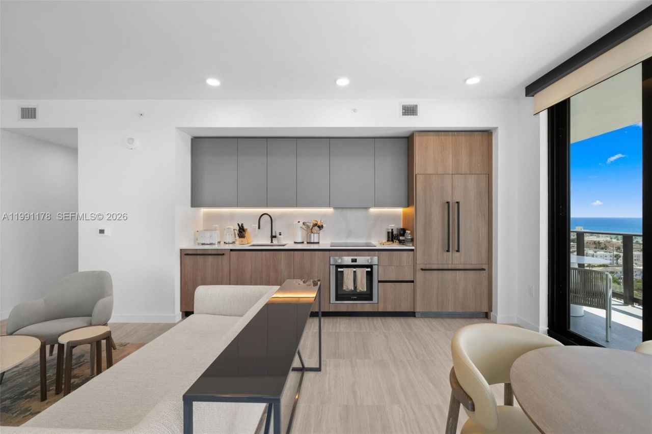 580 72nd St, Unit 1402, Miami Beach, FL 33141 Photo